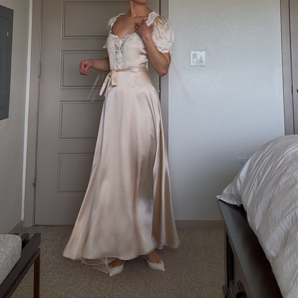 ❌SOLD❌ MIRROR PALAIS UNWRAP ME GOWN - Picture 8 of 17